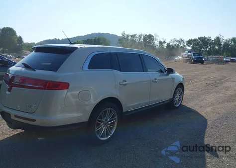 2014 Lincoln Mkt Ecoboost z USA, uszkodzony, nr VIN 2LMHJ5AT6EBL54181